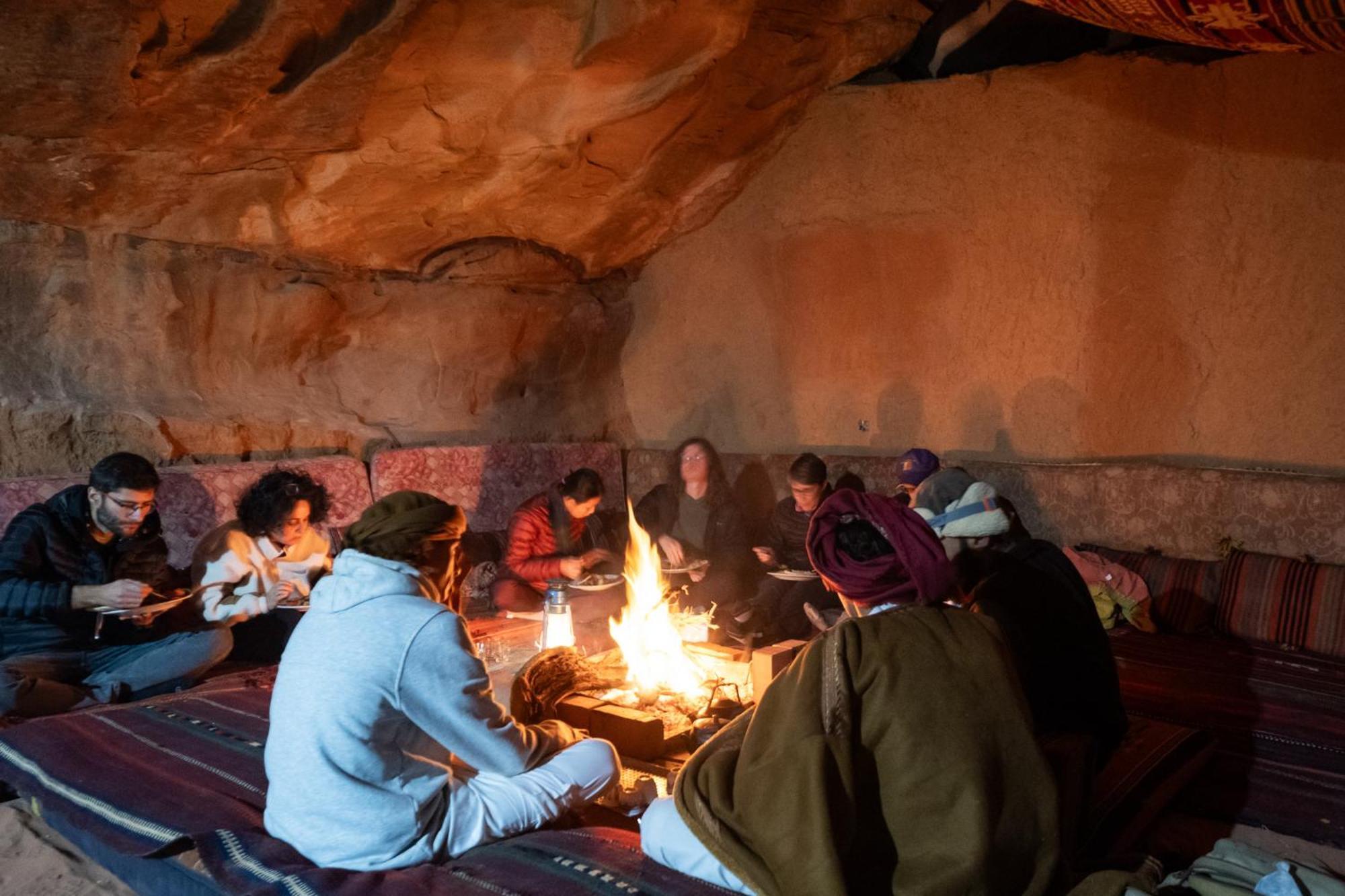 Wadi Rum Cave Camping Extérieur photo