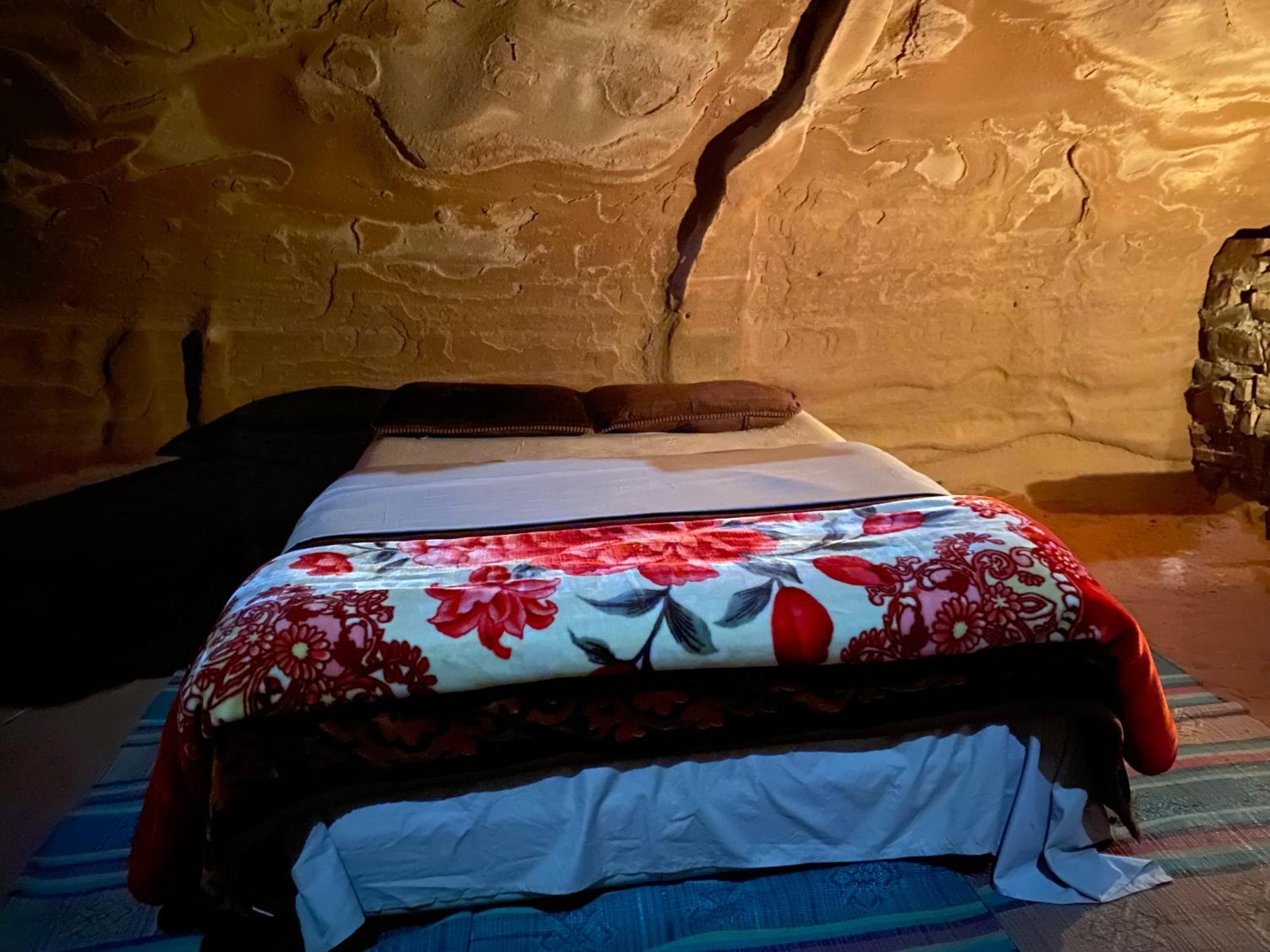 Wadi Rum Cave Camping Extérieur photo