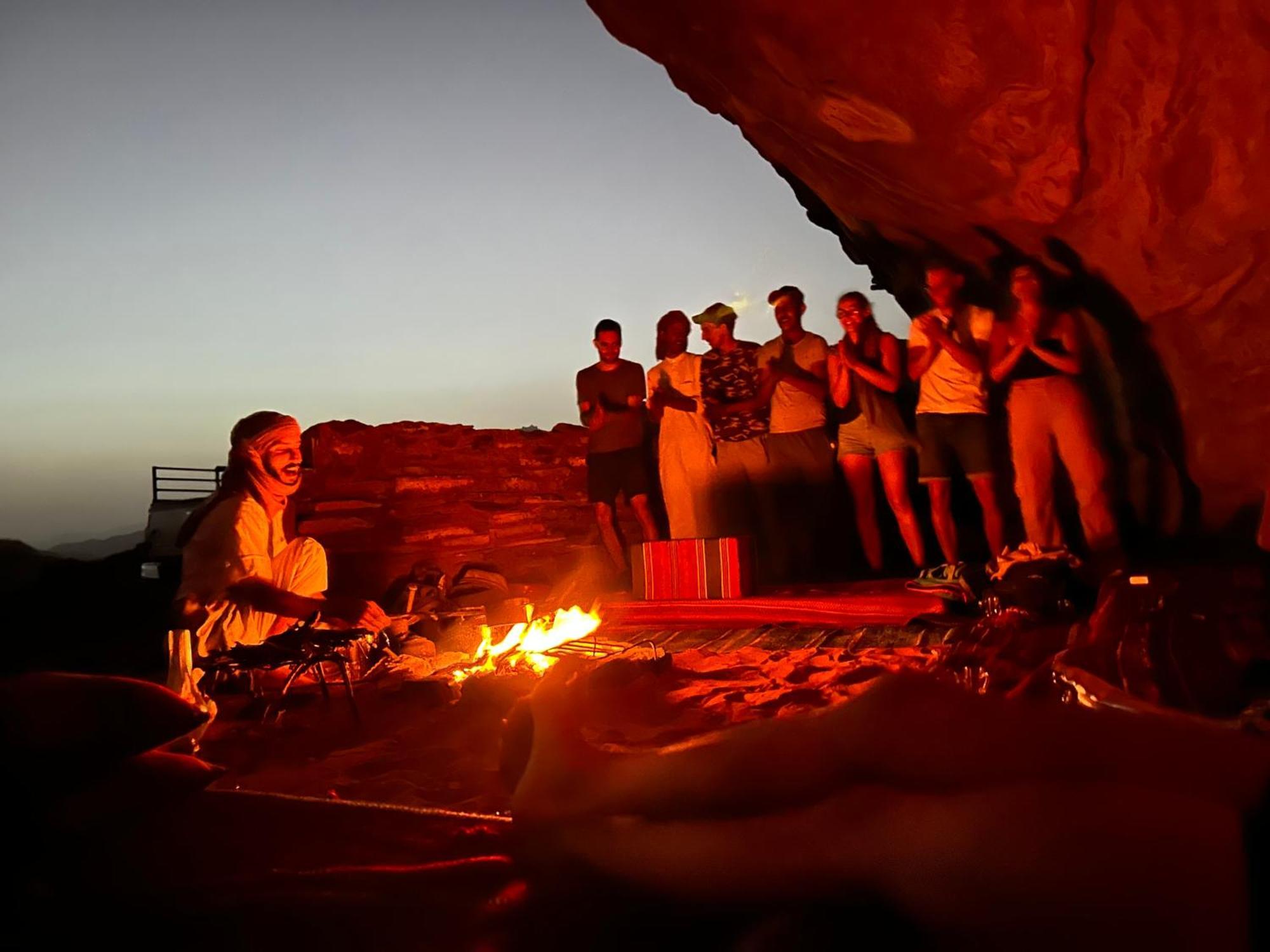 Wadi Rum Cave Camping Extérieur photo