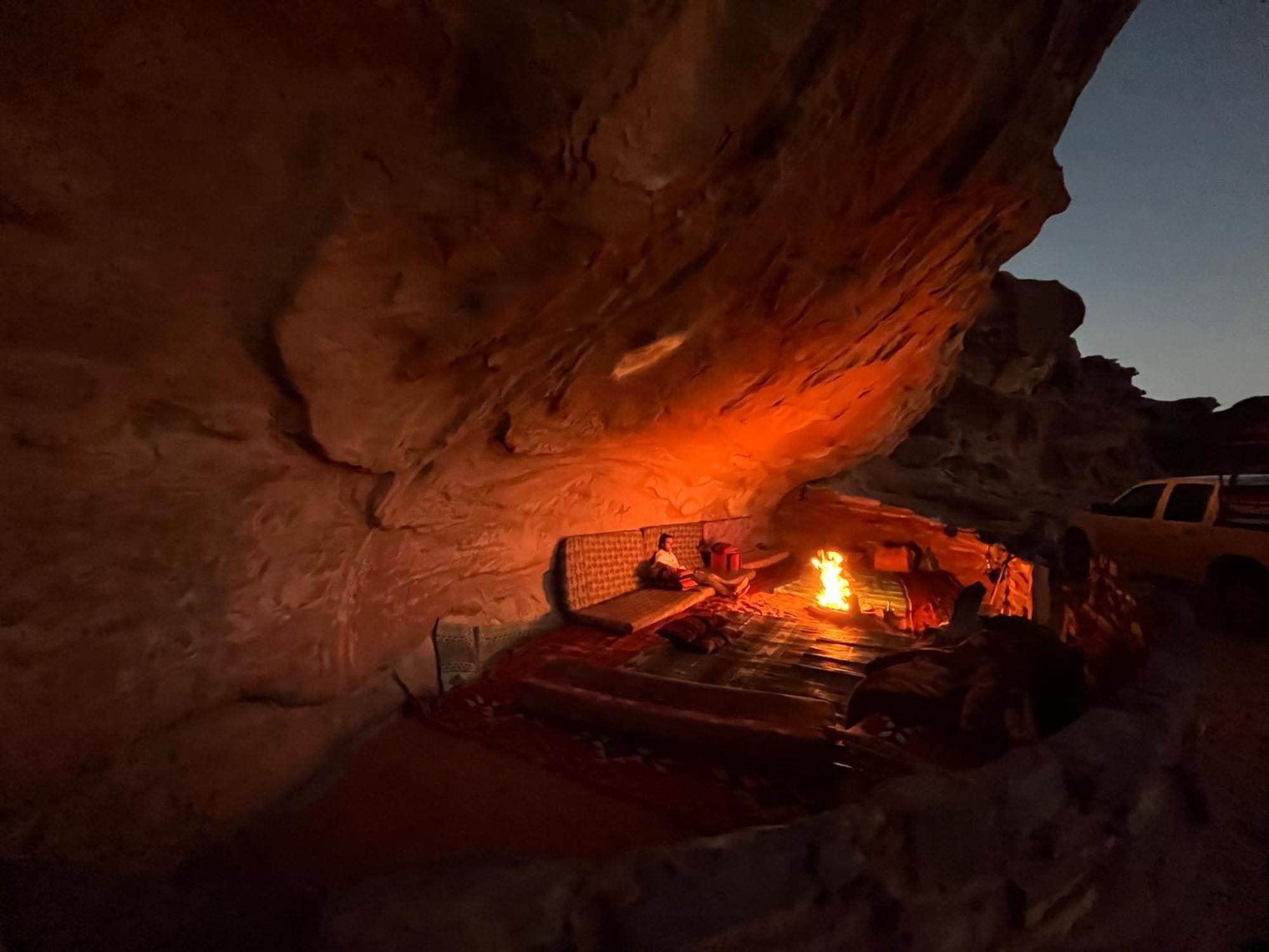 Wadi Rum Cave Camping Extérieur photo